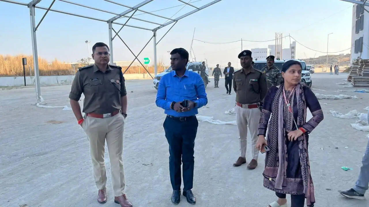 जिला निर्वाचन पदाधिकारी ने वेलफेयर हेल्प डेस्क बनाने का दिया निर्देश