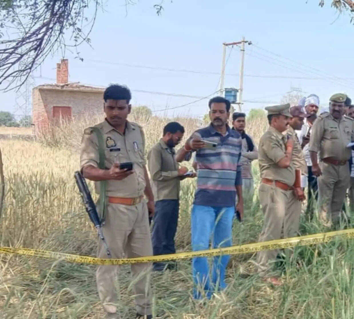खेत में मिला युवक का शव, परिजनों ने लगाया हत्या का आरोप