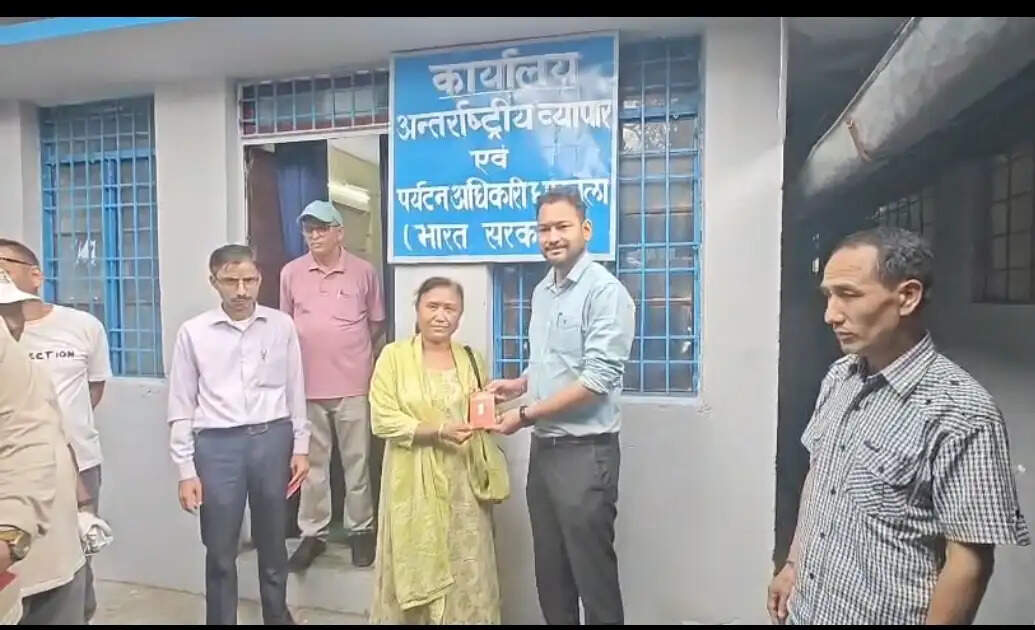 भारत-तिब्बत सीमा व्यापार के लिए व्यापारियों को बांटे गए परमिट