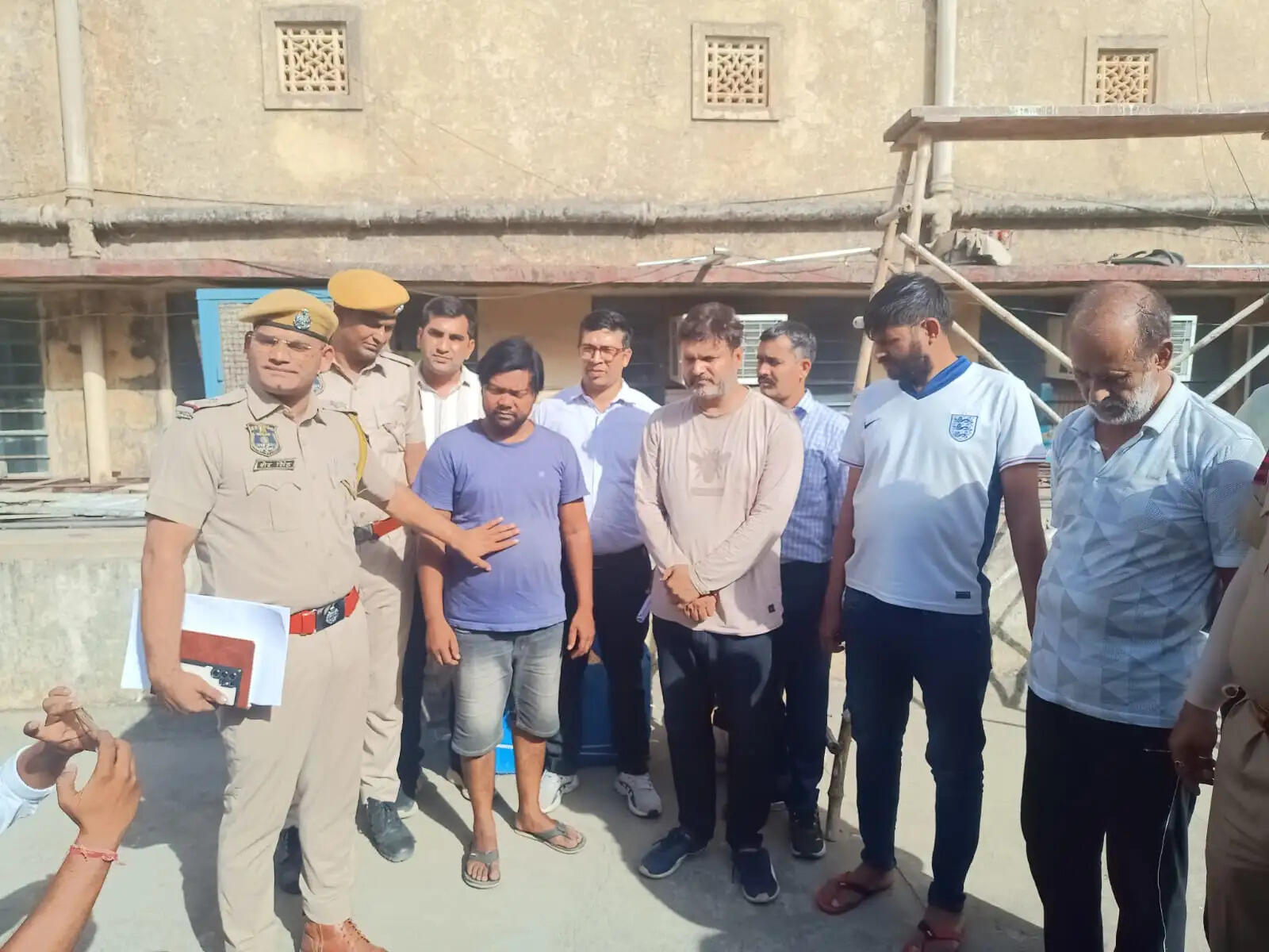 पिस्टल की नोक पर 47.90 लाख रुपये की फिरौती वसूलने वाले अंतरराज्यीय गैंग का पर्दाफाश