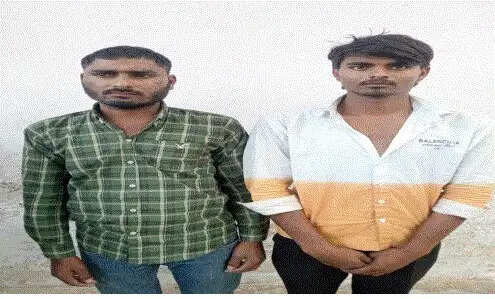 अवैध हथियारों के साथ दो आरोपी गिरफ्तार:पिस्टल—रिवॉल्वर और जिंदा कारतूस बरामद
