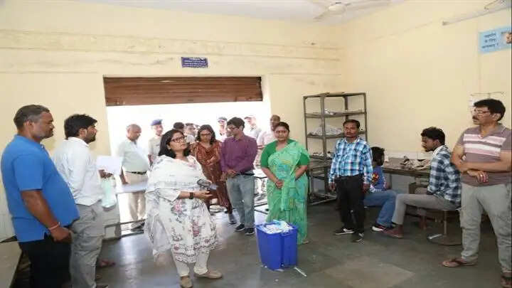 ग्वालियरः पशुओं के उपचार के लिये “केयर एण्ड वेलनेस सेंटर” खोलने की तैयारियां तेज हुईं