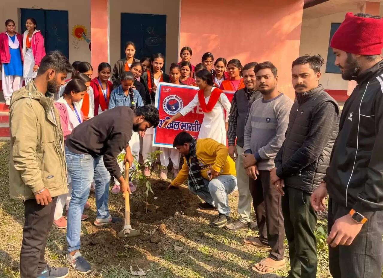 अभाविप ने बीडीजी बालिका विद्यालय में किया पौधारोपण