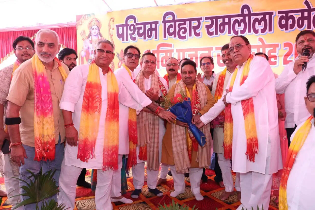 पश्चिम विहार में राम लीला भूमि पूजन संपन्न, सांसद प्रवीण खंडेलवाल ने दीप किया प्रज्ज्वलित