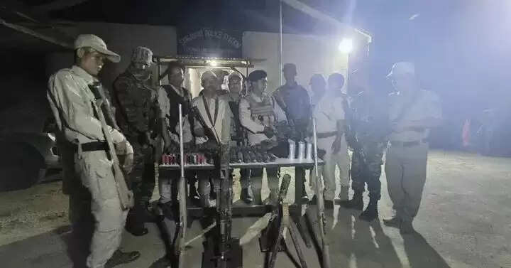 मणिपुर में बड़ी कार्रवाई: 328 बंदूकें, 10 ग्रेनेड और 7 डेटोनेटर बरामद