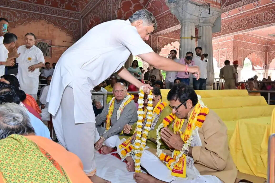 भाजपा नेताओं ने की विशेष पूजा-अर्चना
