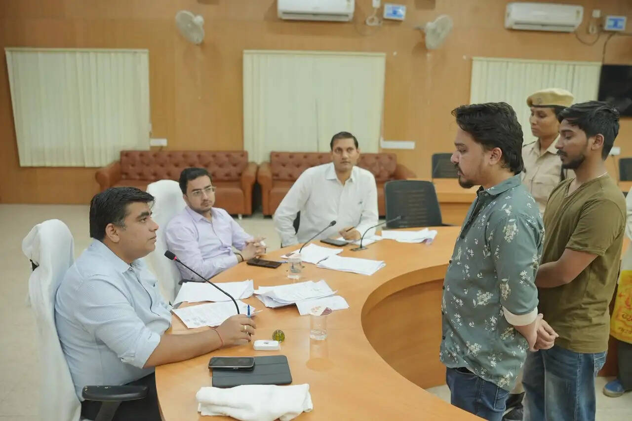 कलेक्टर जनदर्शन में सुनी गई आमजनों की समस्याएं, कुल 80 आवेदन हुए प्राप्त