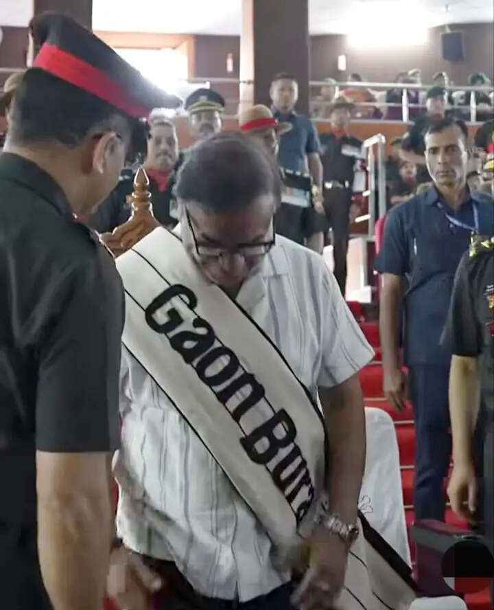 एक दिन के लिए ‘गांवबूढ़ा’ बने असम के मुख्यमंत्री सरमा