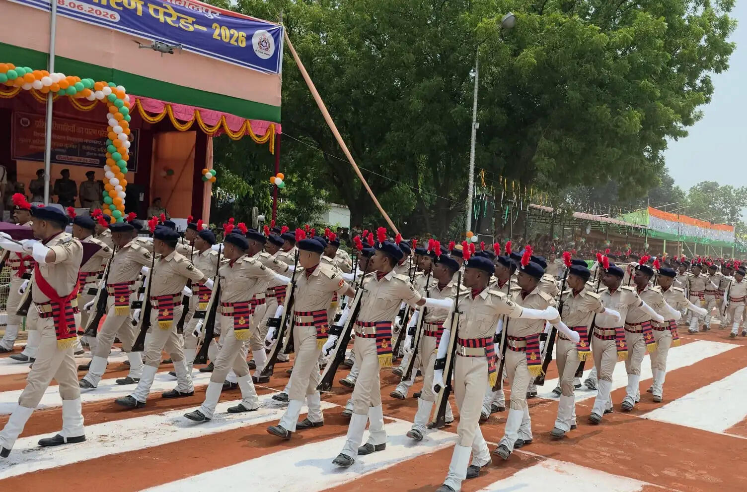 प्रशिक्षु सिपाहियों का पारण परेड, जवानों में दिखा उत्साह