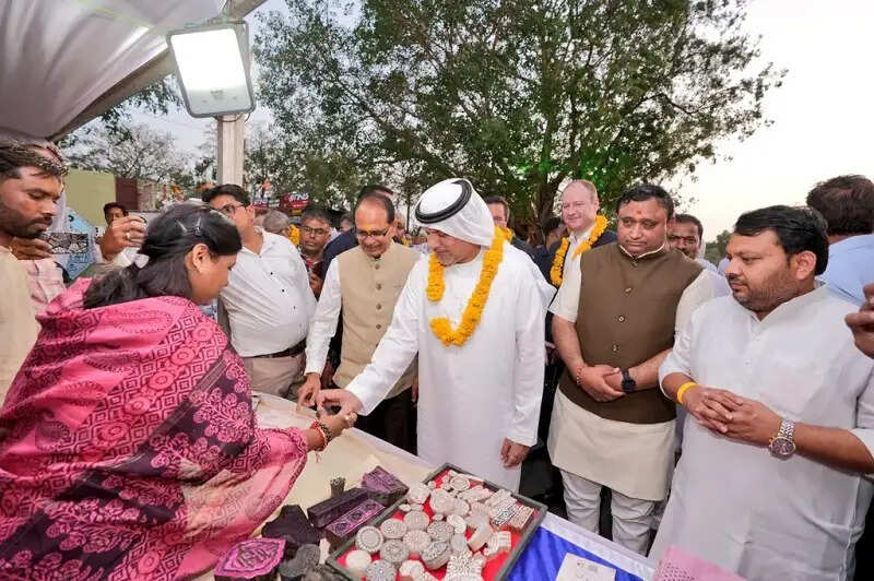 ब्रिक्स देशों के कृषि मंत्री और अधिकारियों ने किया ऐतिहासिक स्थल मांडू का भ्रमण