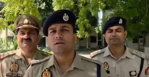 भदोही : दो पक्षों में पुरानी रंजिश में मारपीट और फायरिंग, गंभीर रुप से घायल महिला समेत तीन लोग वाराणसी रेफर