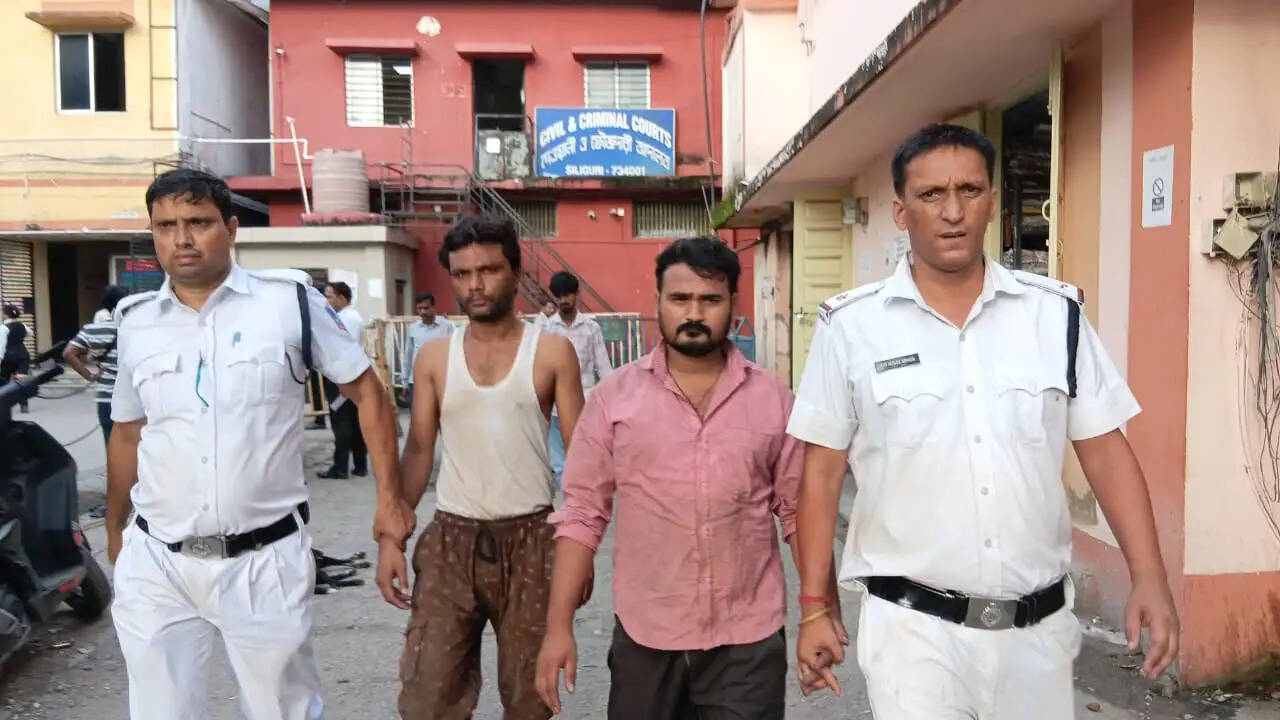 प्रतिबंधित कफ सिरप के साथ गिरफ्तार दो आरोपितों को 14 दिनों की न्यायिक हिरासत