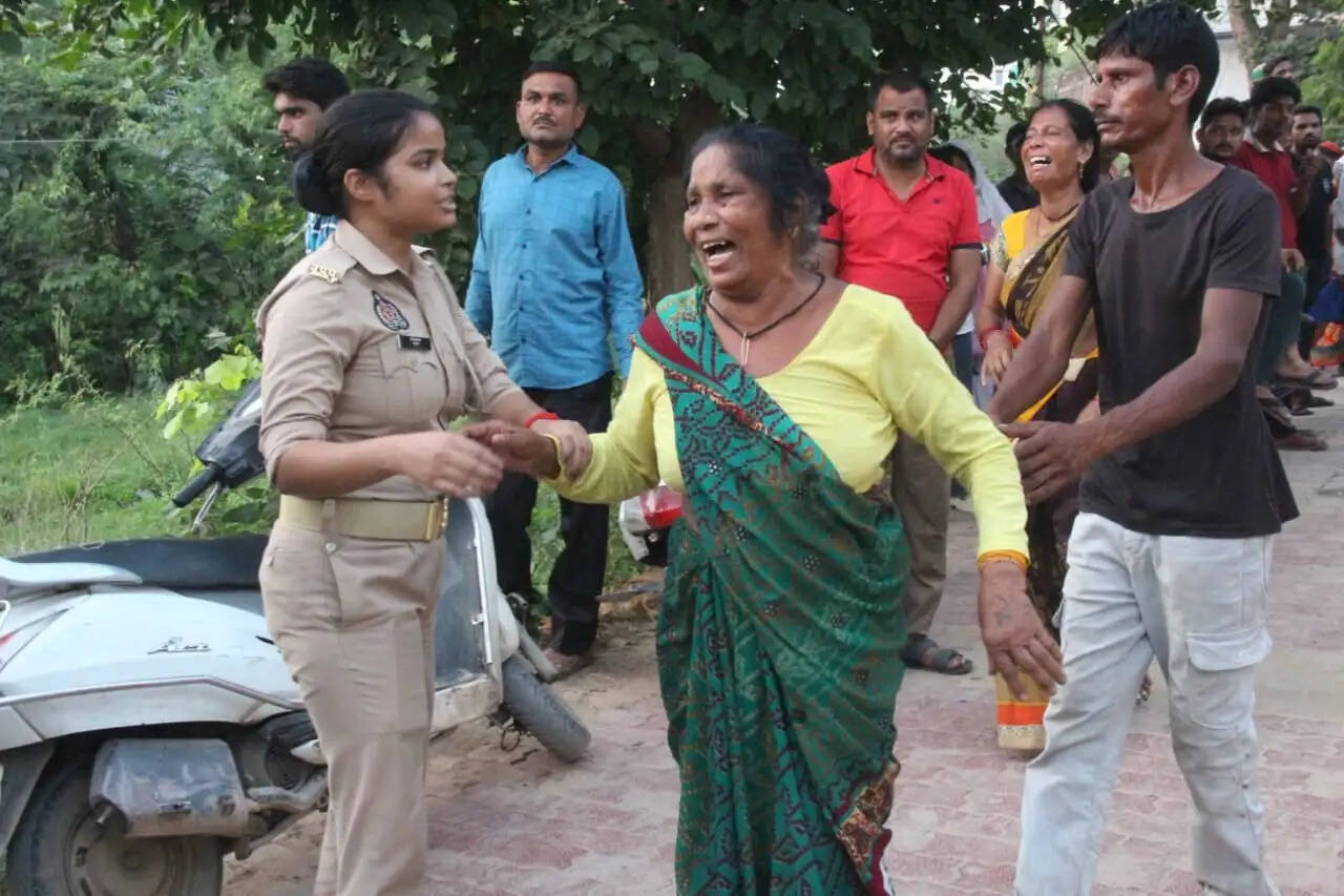 दिनदहाड़े छात्रा की गोली मारकर हत्या, प्रेमी पर संदेह