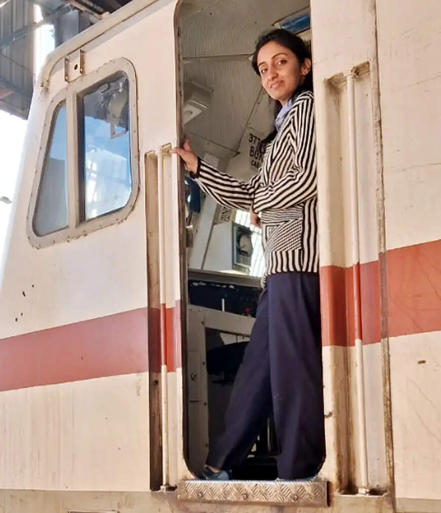 सहायक लोको पायलट&nbsp;बनकर शिवानी पुरोहित ने रचा इतिहास, ट्रेनिंग में किया उत्कृष्ट प्रदर्शन
