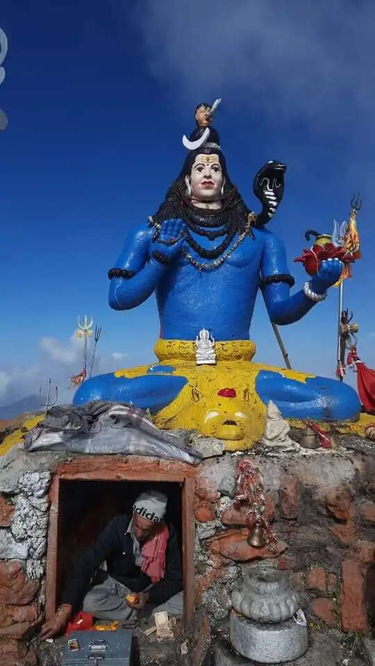 देवभूमि का सबसे बड़ा शिवधाम बना आस्था का केंद्र, चूड़धार में उमड़े भक्त
