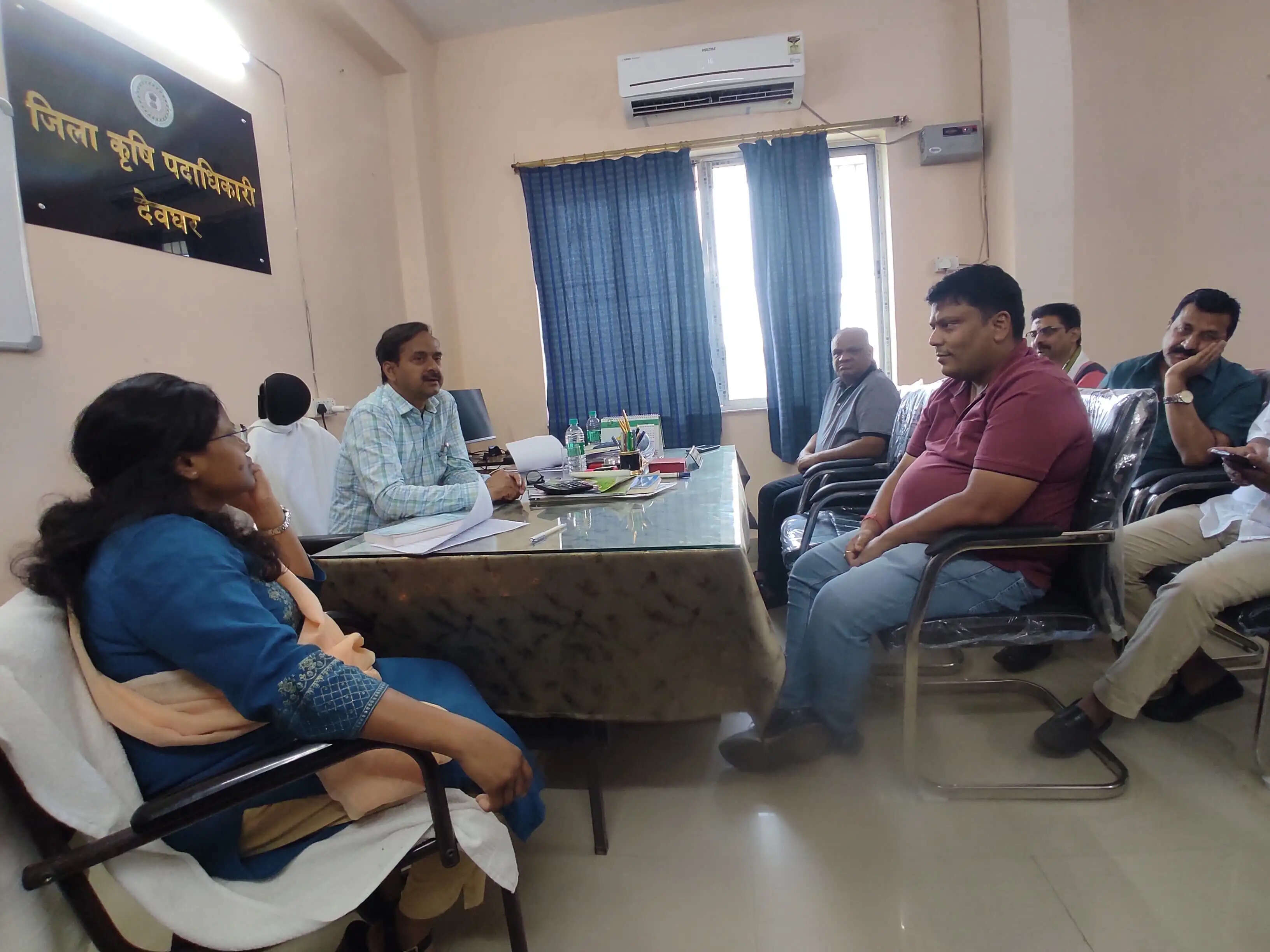 संयुक्त कृषि निदेशक ने उर्वरक विक्रेताओं के साथ की बैठक, कालाबाजारी रोकने के दिया निर्देश