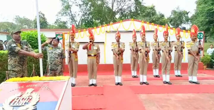 गेदे सीमा पर बीएसएफ कैंप में 80वां स्वतंत्रता दिवस का आयोजन