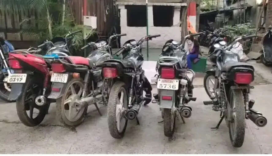 बाइक चोर गिरोह के चार सदस्य गिरफ्तार, पांच बाइक बरामद