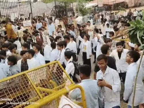 युवा जागृति मंच ने नर्सिंग काउंसिल के खिलाफ खोला मोर्चा