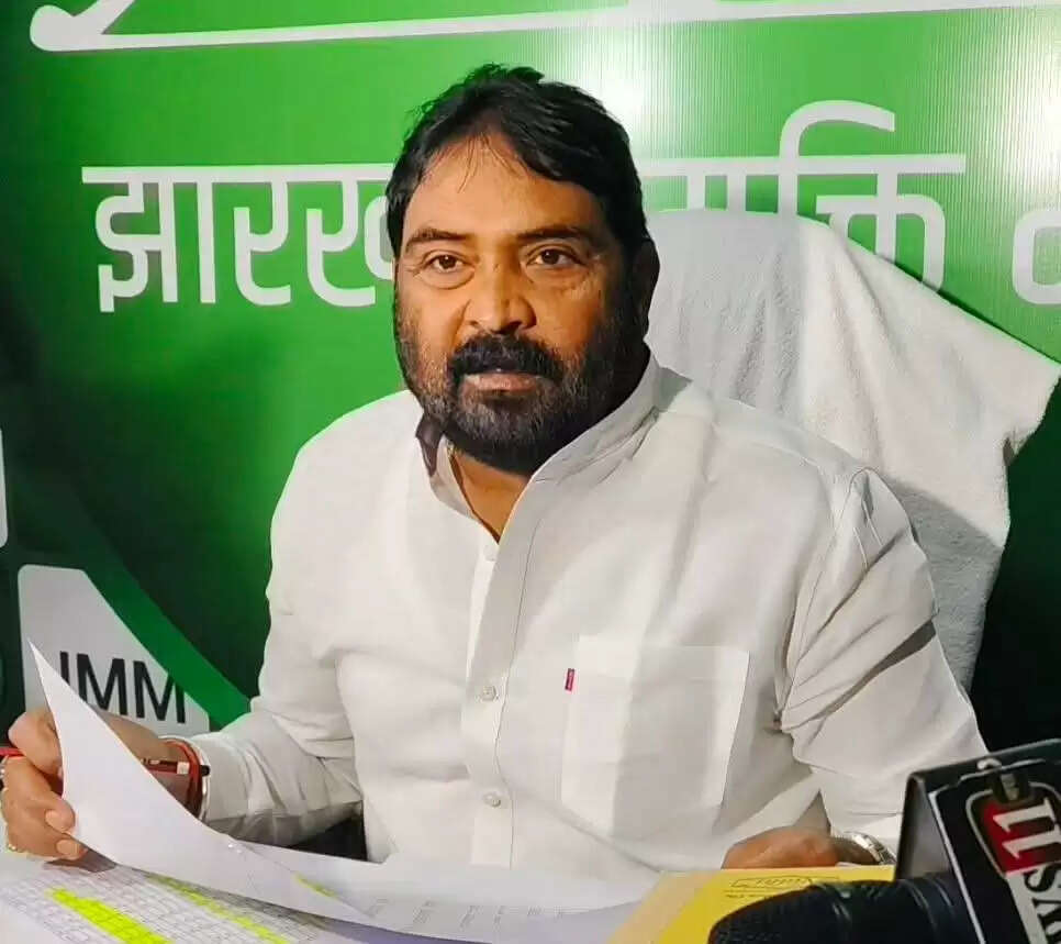 बाबूलाल के पास है व्हाट्सएप यूनिवर्सिटी से अधिक ज्ञान : विनोद