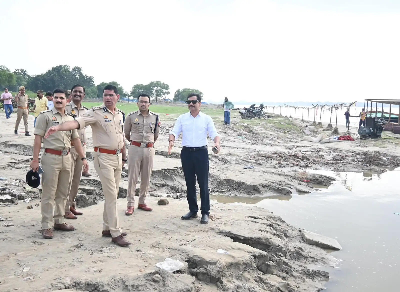 वाराणसी में प्रस्तावित देश के सबसे बड़े एयरशो की तैयारियां तेज,गंगा के दोनों तटों से 30 लाख लोग देखेंगे रोमांचक हवाई करतब