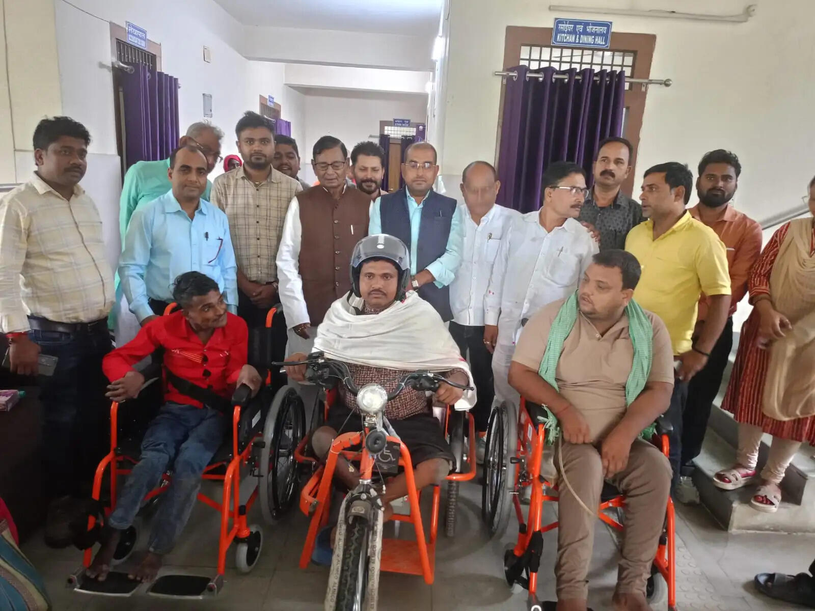 60 से अधिक दिव्यांगजनों को सांसद ने वितरित किए सहायक उपकरण