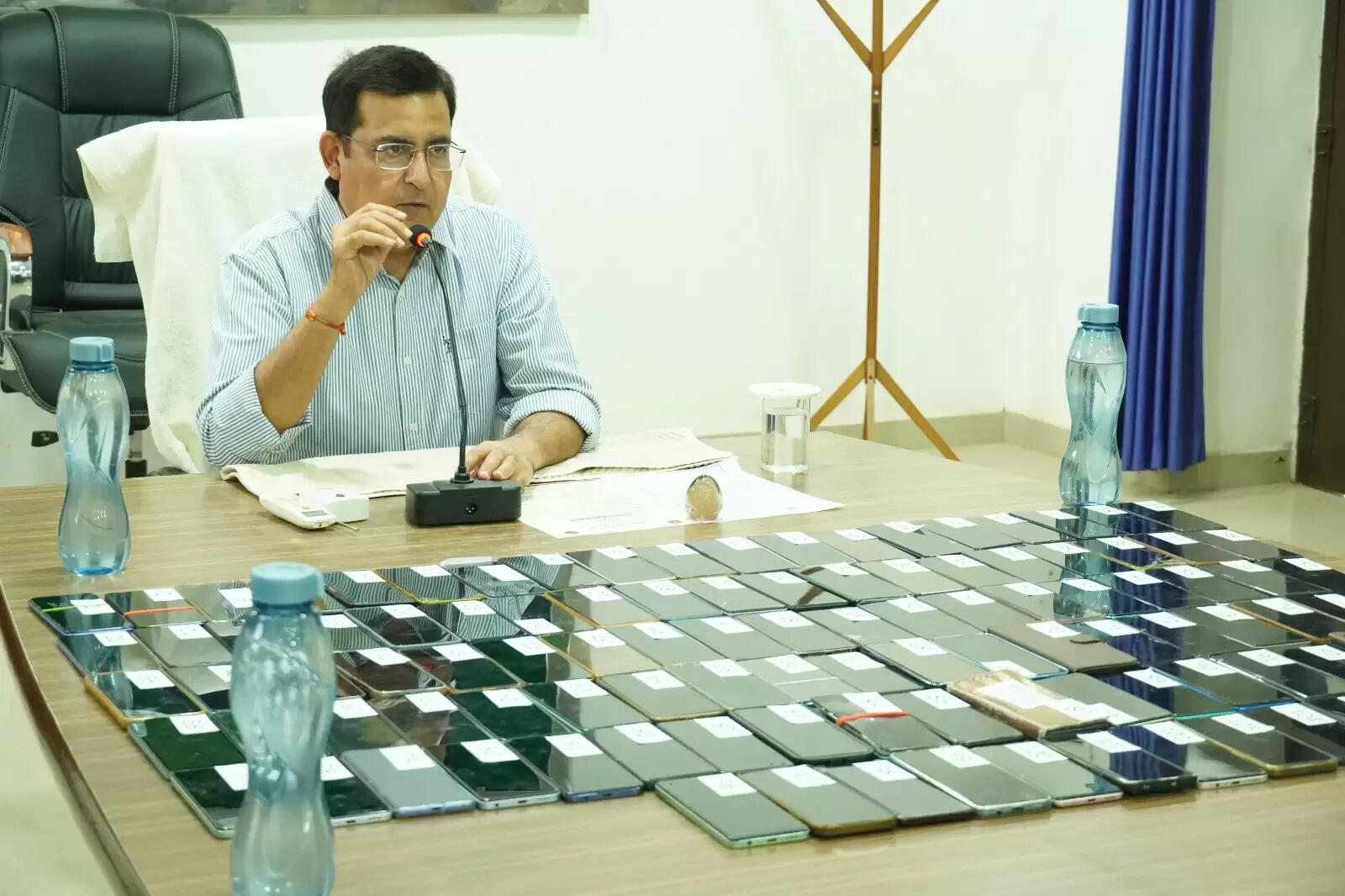 बांसवाड़ा पुलिस ने बरामद किए 20 लाख के 107 गुमशुदा मोबाइल मालिकों को लौटाए