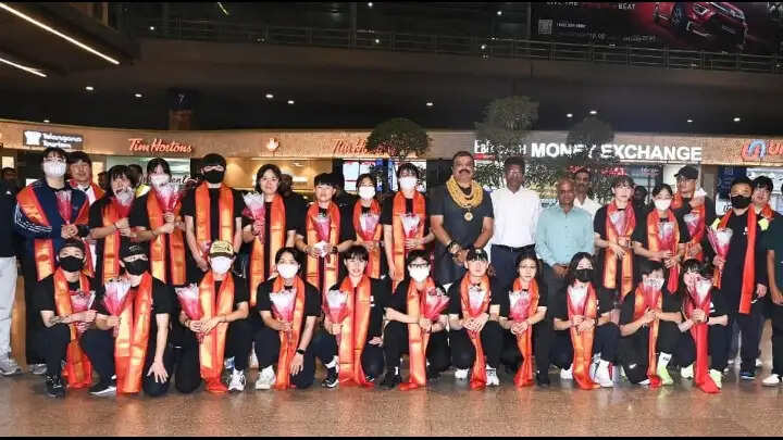 एफआईएच हॉकी महिला विश्व कप क्वालीफायर के लिए कोरिया और वेल्स की टीम हैदराबाद पहुंची