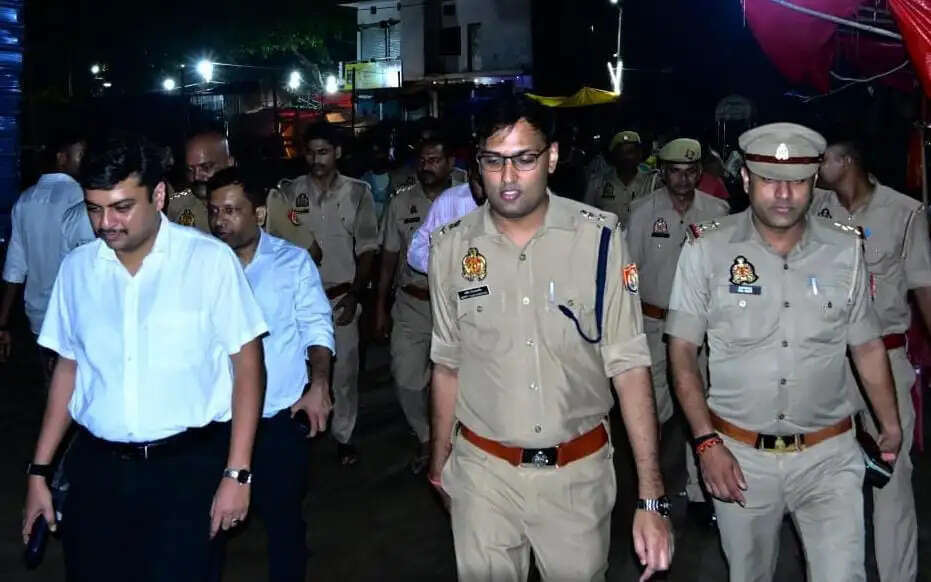 सावन के आखिरी सोमवार पर लोधेश्वर में उमड़ा आस्था का जन सैलाब, रात से डटे रहे डीएम-एसपी