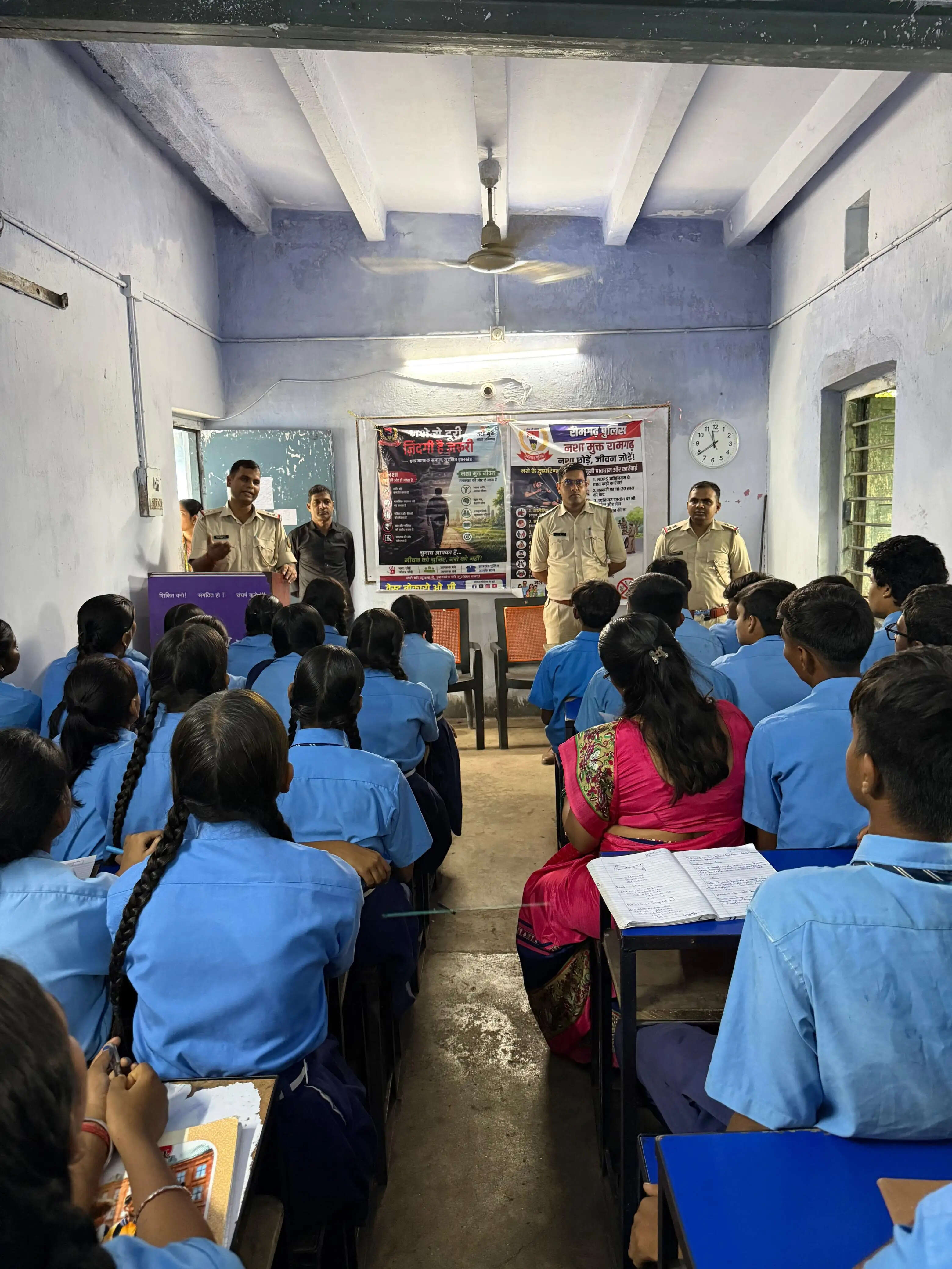 नशे के खिलाफ पुलिस ने चलाया अभियान