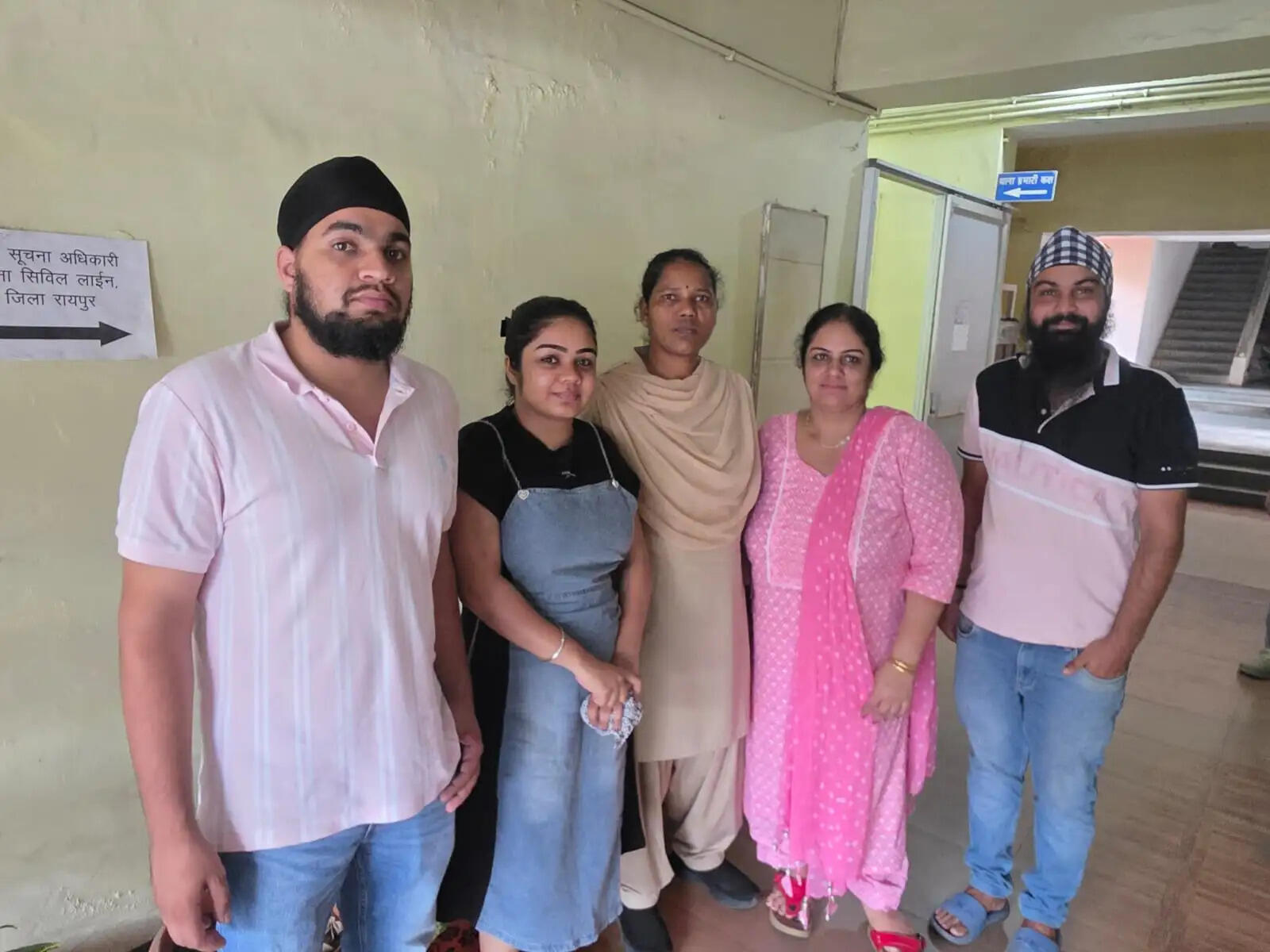 बिछड़ों को अपनों से मिलाने में जुटी पुलिस, 39 परिवारों को मिली राहत, 11 की तलाश जारी