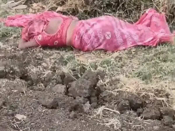 उज्जैन में&nbsp;खेत में मिले प्रेमी-प्रेमिका के शव, सिर पर चोट के निशान, हत्या की आशंका