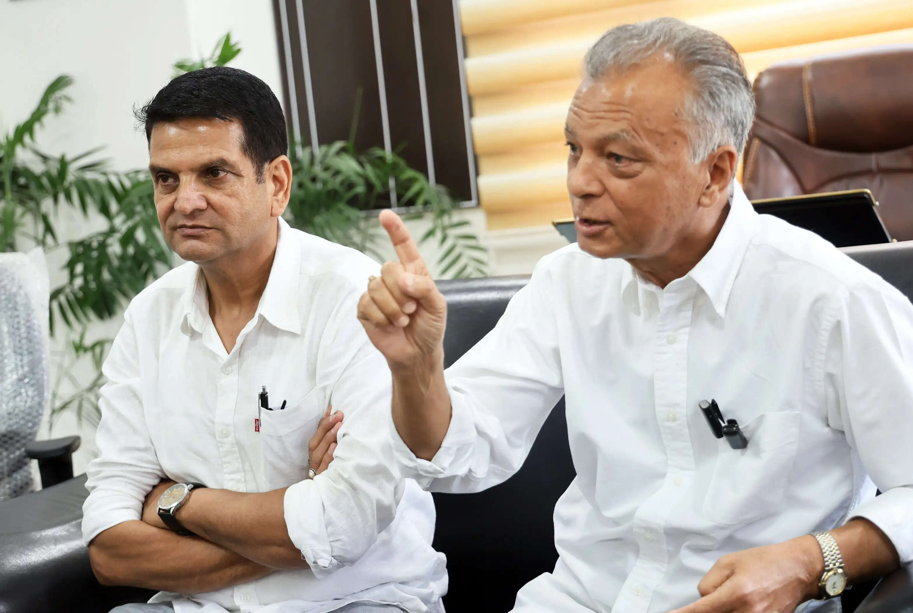 भाजपा के मेयर-डिप्टी मेयर्स को शपथ न दिलाना व्यवस्था परिवर्तन का नमूना: अनिल शर्मा