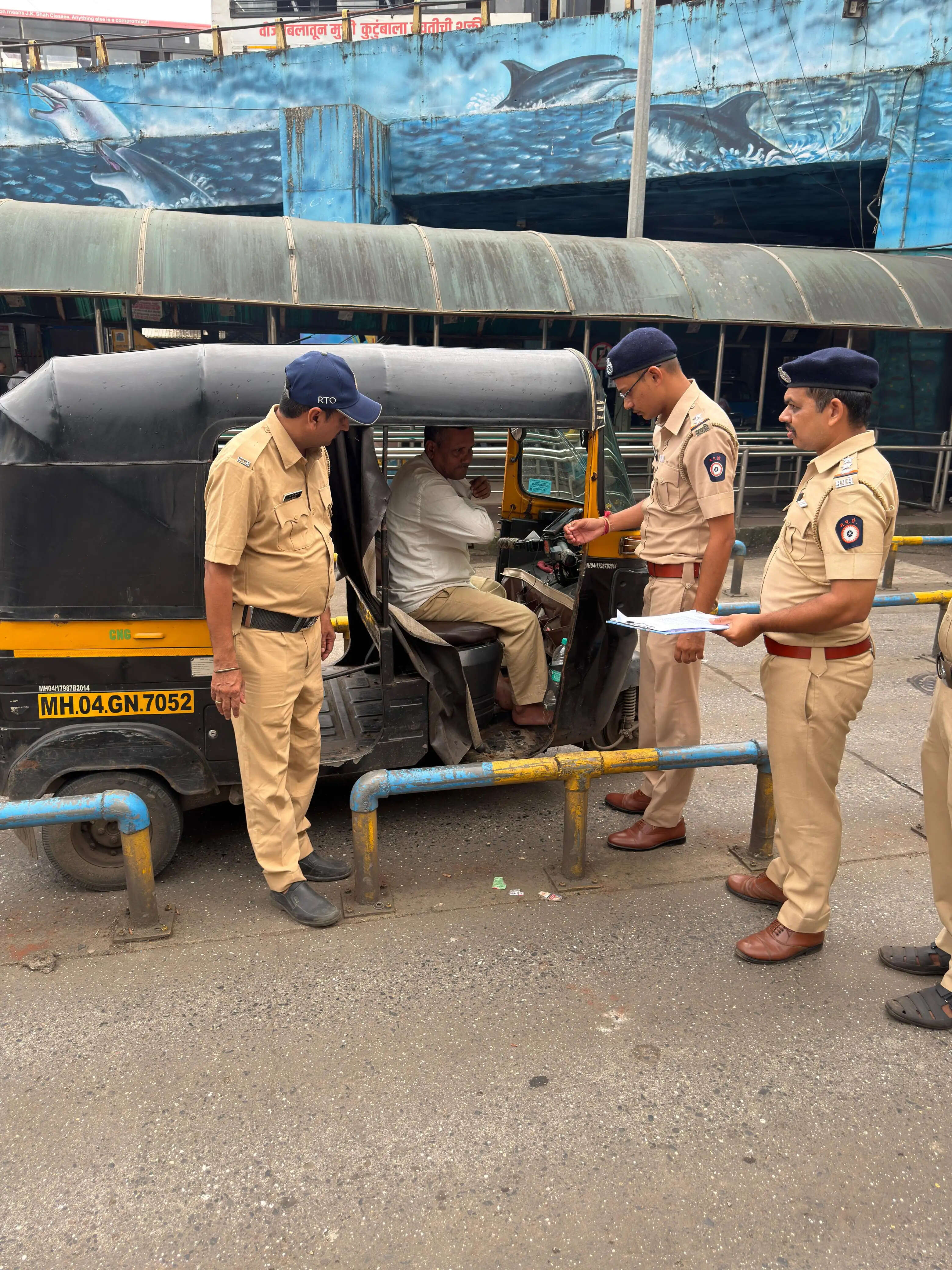 ठाणे में गैर मराठी चालकों पर सख्ती 3दिन में 89 पर कार्रवाई