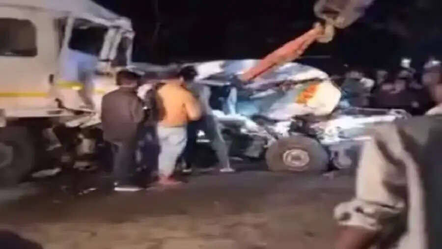 ढेकियाजुली सड़क हादसा: मृतकों की पहचान पूरी, एक की हालत गंभीर