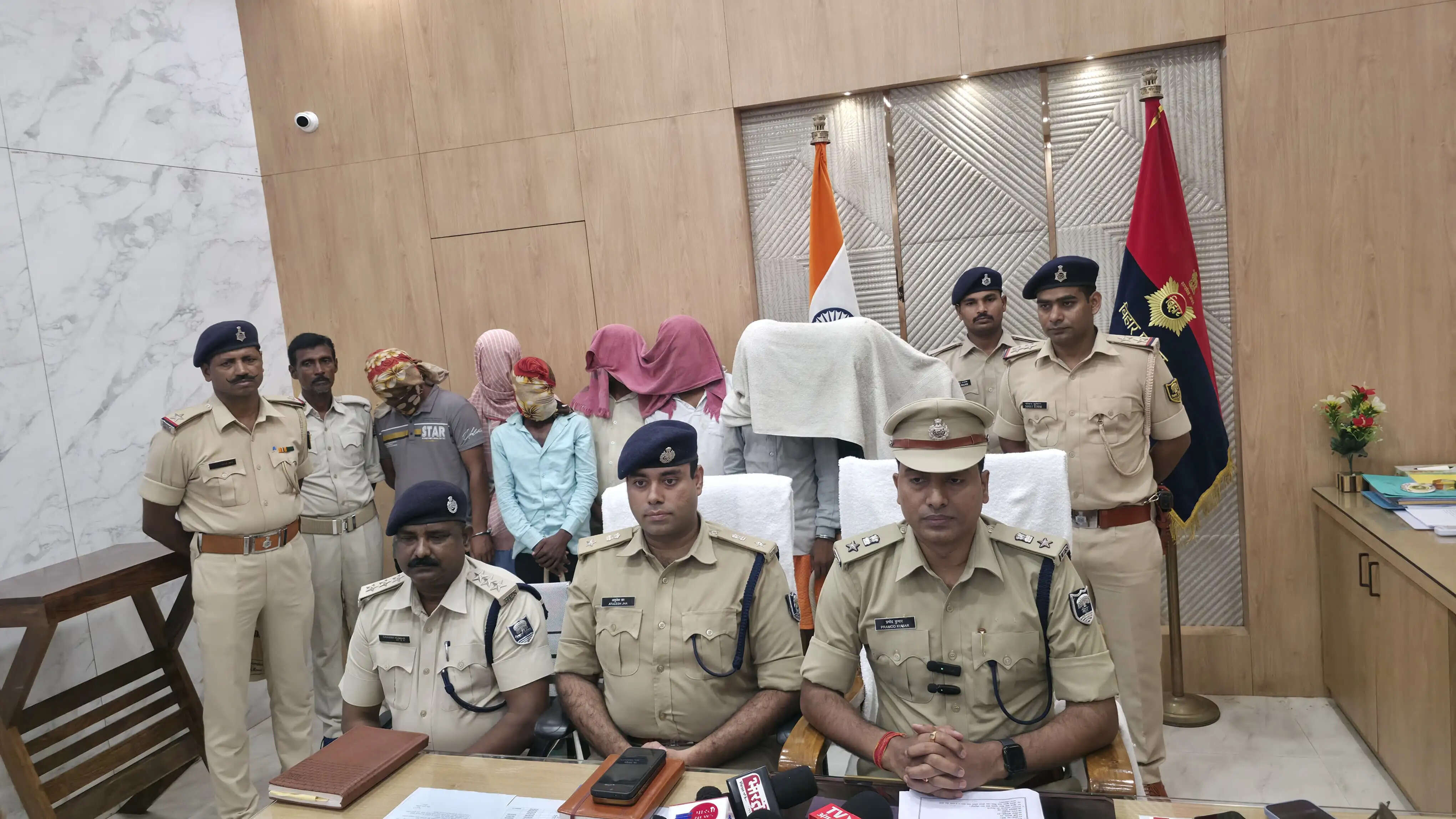 डकैती कांड का उद्भेदन, पश्चिम बंगाल के तारापीठ से मुख्य आरोपी समेत 7 अपराधी गिरफ्तार