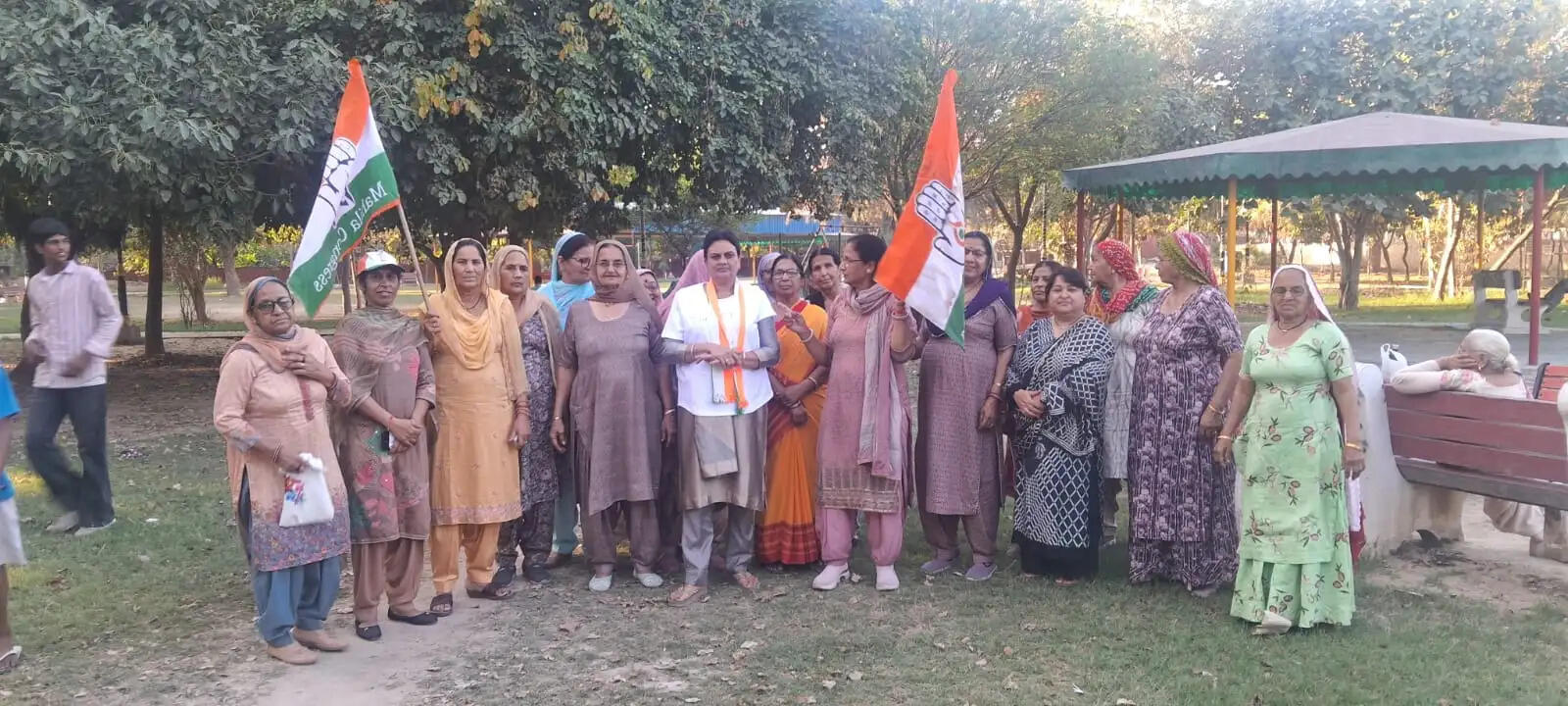 सिरसा: गैस सिलेंडरों के बढ़े दामों के खिलाफ महिला कांग्रेस का प्रदर्शन