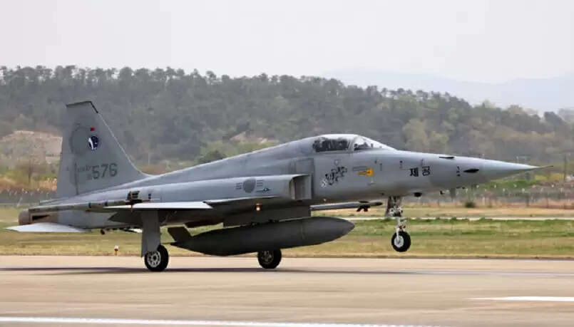 दक्षिण कोरिया में चीन के दो नागरिक अमेरिकी सैन्य सुविधा के पास फिल्म बनाते गिरफ्तार