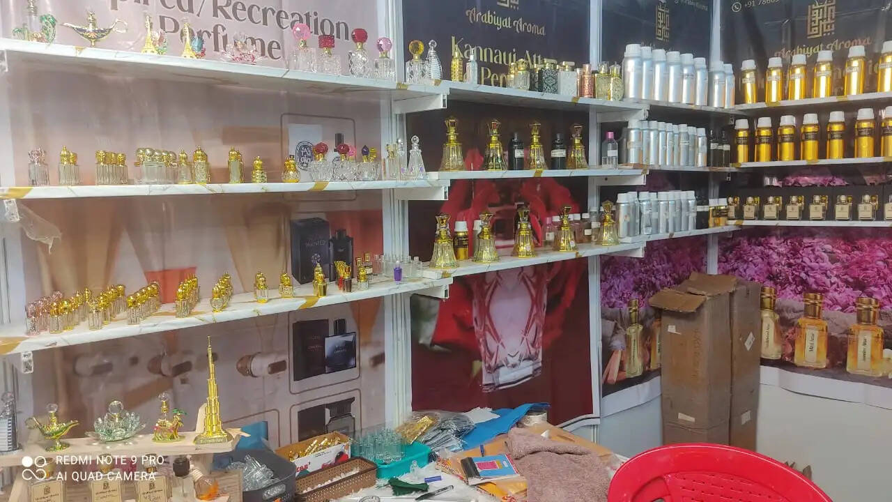 विदेशी परफ्यूम और दुबई की मिठाइयों की खुशबू से महक रहा मेगा ट्रेड फेयर