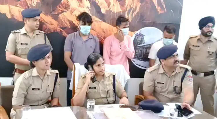 पुलिस ने जाली नोट छापने वाले हाईटेक गिरोह का किया पर्दाफाश, तीन गिरफ्तार
