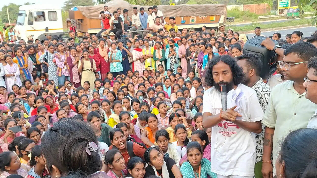 मजदूरी के भुगतान को लेकर श्रमिकों ने किया चार घंटे तक एनएच जाम