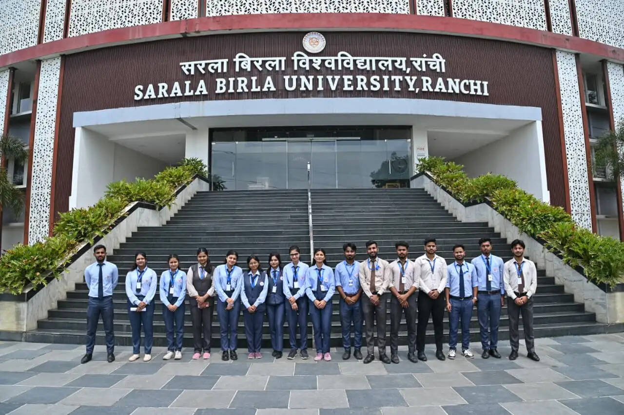 सरला बिरला विश्वविद्यालय में प्लेसमेंट ड्राइव, 326 से अधिक विद्यार्थियों का विभिन्न कंपनियों में चयन