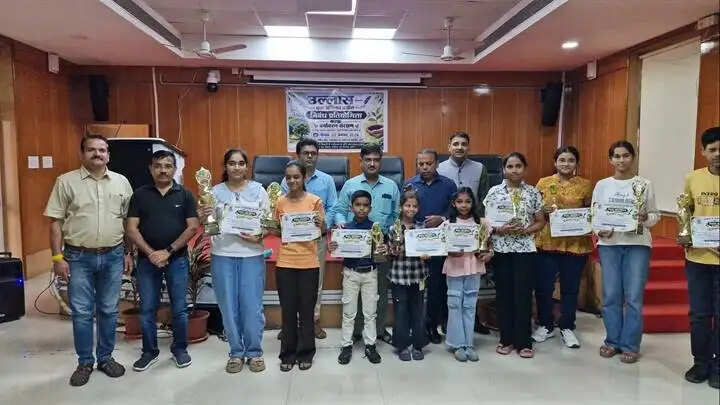 इंदौरः हाईकोर्ट में “उल्लास-एक अभिनव प्रयोग” के अंतर्गत पर्यावरण संरक्षण विषय पर निबंध प्रतियोगिता संपन्न
