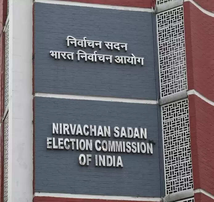 बंगाल में एसआईआर के भय से आदिवासी बुजुर्ग ने की आत्महत्या, चुनाव आयोग पर एफआईआर