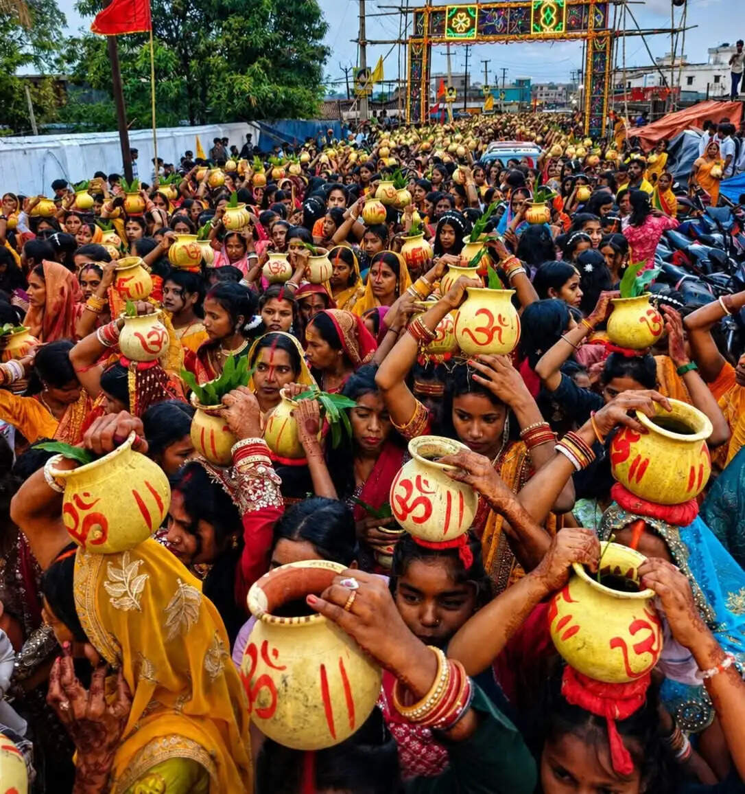 महाविष्णु यज्ञ काे लेकर निकली भव्य कलश यात्रा, हजारों महिलाएं हुईं शामिल