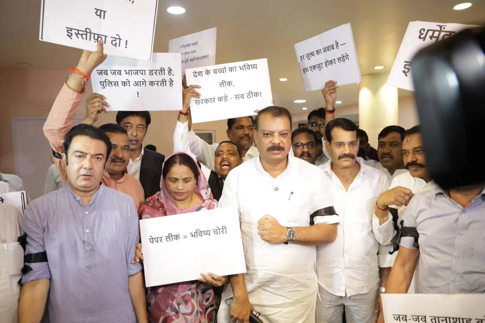 मप्र विधानसभा:&nbsp;दिल्ली में छात्रों पर कार्रवाई और केन-बेतवा मुआवजा मुद्दे पर सरकार को घेरा, उमंग सिंघार ने सदन में की चर्चा की मांग
