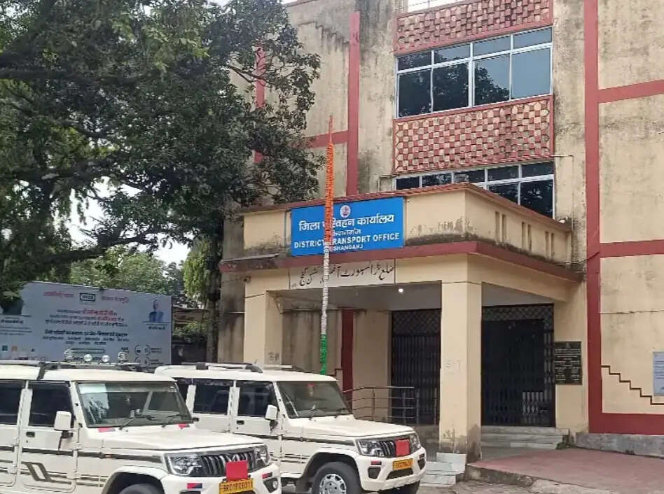 एमवीआई पर हमला, सरकारी गाड़ी रोककर की मारपीट, सरकारी कार्य में बाधा डालने का केस दर्ज
