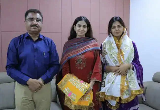 गुजराती गायिका किंजल और अभिनेत्री मोनल ने किए बाबा महाकाल के दर्शन, भस्म आरती में हुईं शामिल