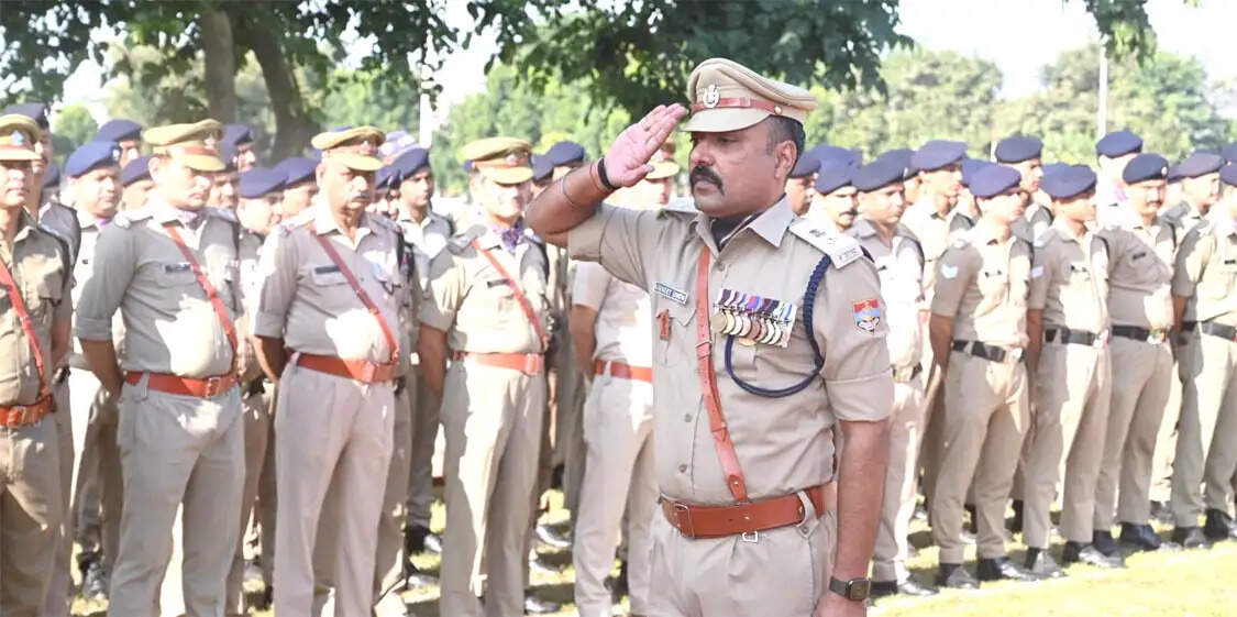 शहीद पुलिसकर्मियों को पुलिस ने दी श्रद्धांजलि, बलिदान को किया नमन
