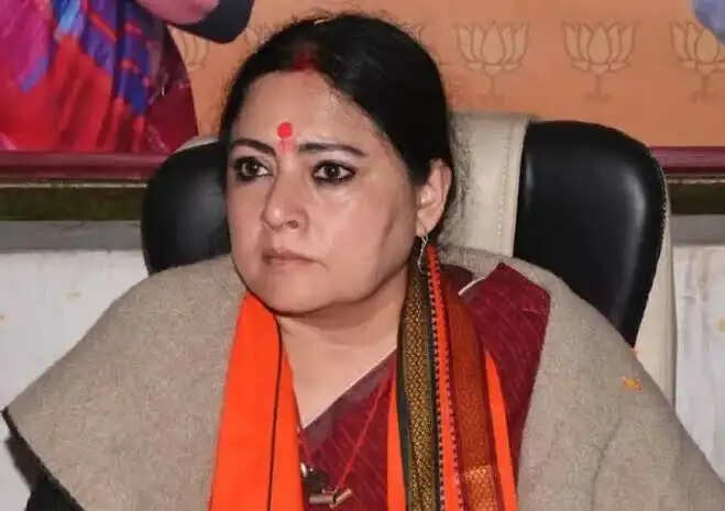 पश्चिम बंगाल में एक सितंबर से सार्वजनिक स्थानों पर थूकने, पेशाब करने और कचरा फैलाने पर लगेगा जुर्माना